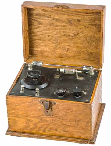 Crystal radio receiver - a typical antique radio receiver from the 1920s on which the S G Broan Type F headphones might have been used.