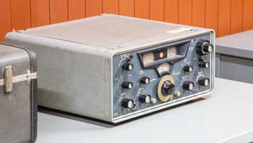 Hallicrafters SR 2000 Hurricane vintage ham radio transceiver