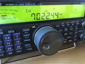 Ham radio transceiver that uses a multiple conversion superhet RF design