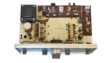 Top view of the inside of the Trio 9R-59DE - the valves / tubes and other components can be seen - also note te PCB style of construction