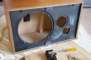 Magnum SL loudspeaker before bracing and sound absorbent material