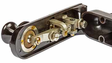 Internal construction of the British RAF Bathtub Morse Key