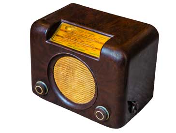 The very popular Bush DAC 90 valve superhet radio