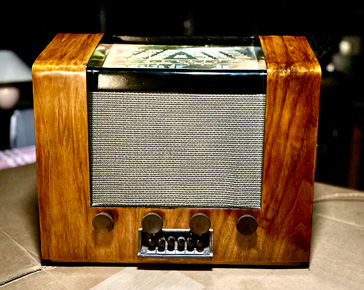 Front view of the GEC BC3960 five valve superhet vintage radio