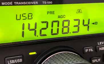 Image of an HF transceiver that uses single sideband SSB